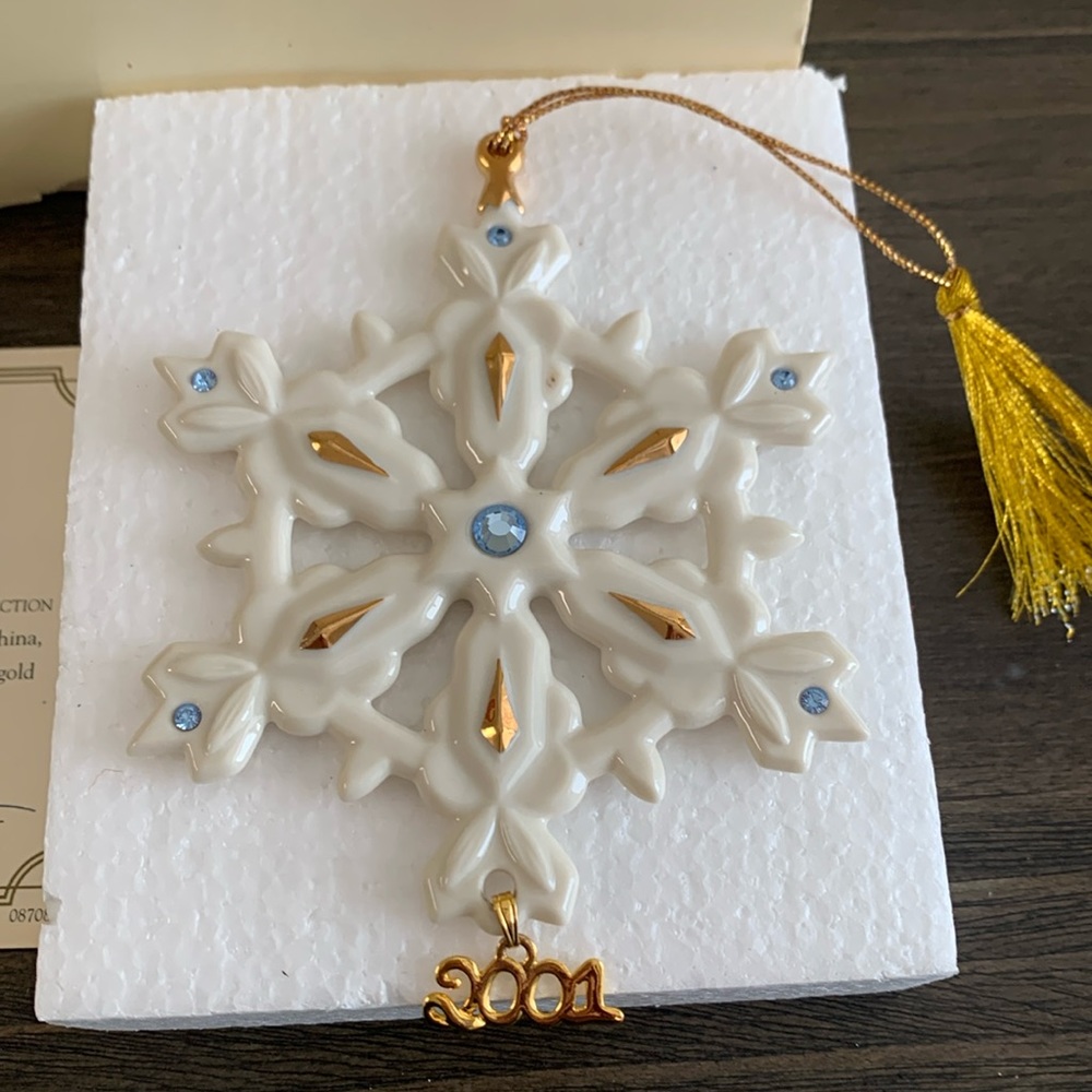 Lenox 2001 China SNOWFLAKE Ornament